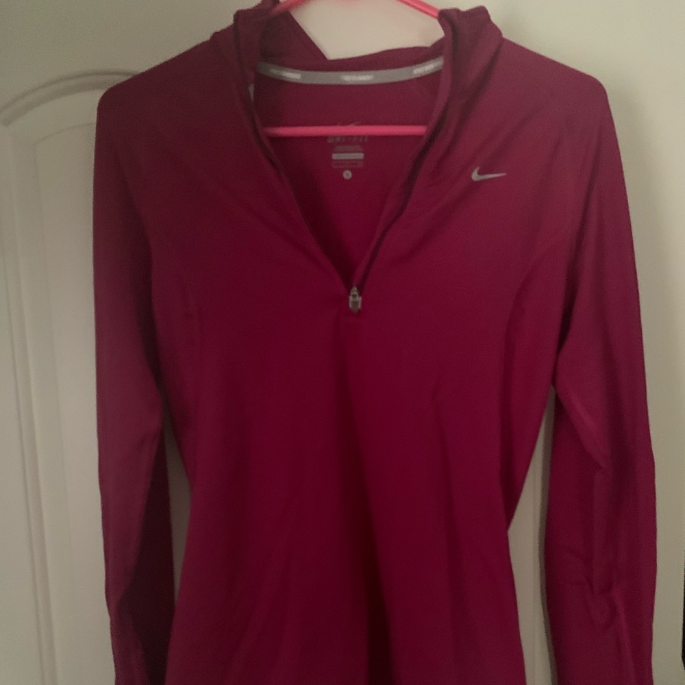 Nike women’s quarter zip long sleeve shirt